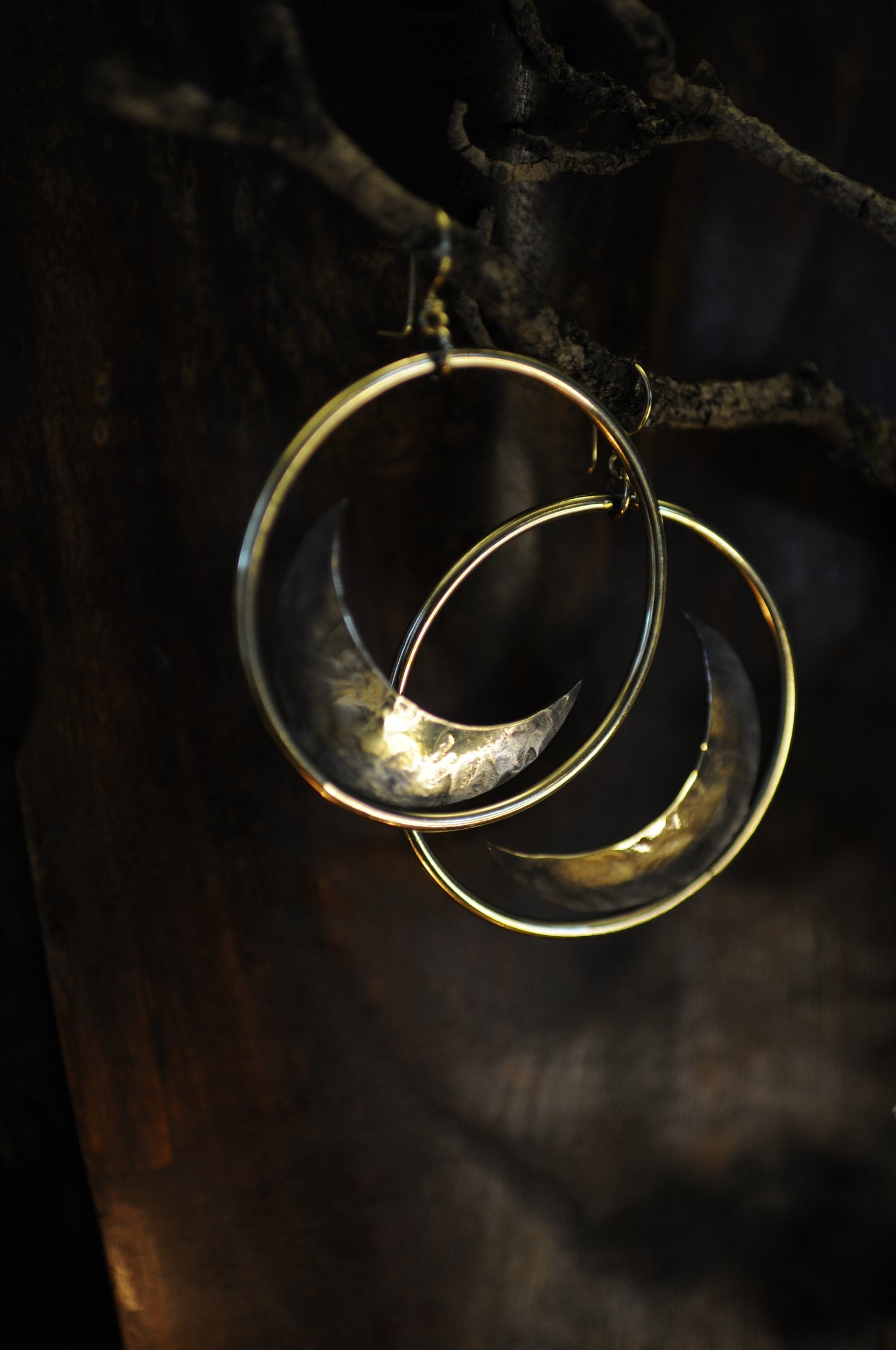 Grandes boucles d'oreilles créoles Eclipse en laiton