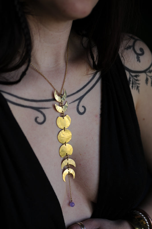 Collier Cycle lunaire en laiton martelé