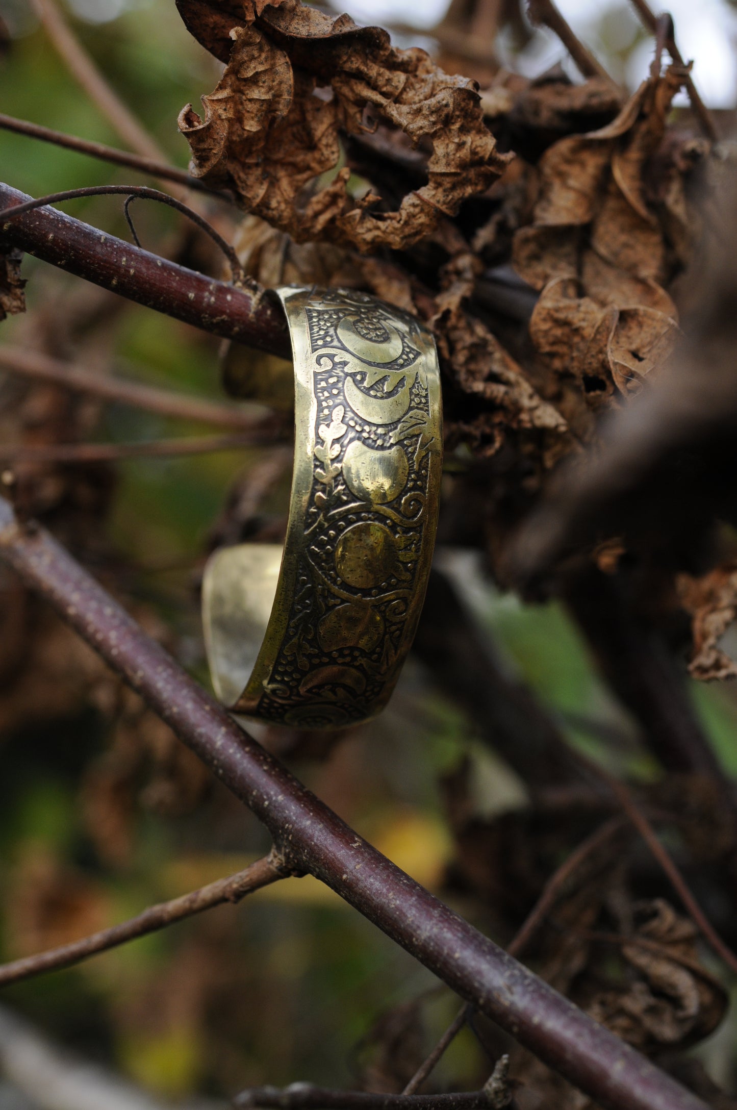 Bracelets laiton gravé bombé G