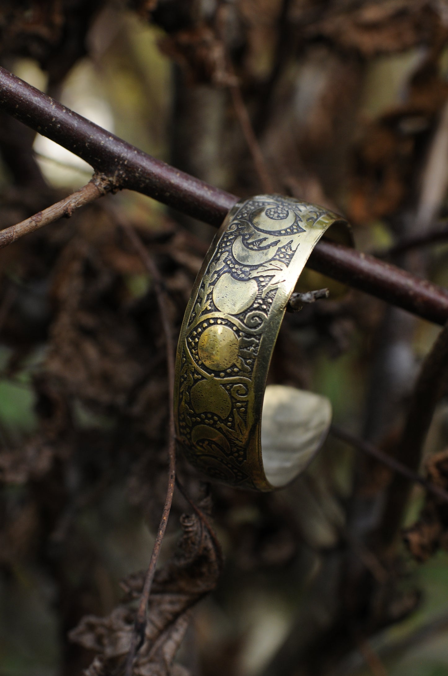 Bracelets laiton gravé bombé G