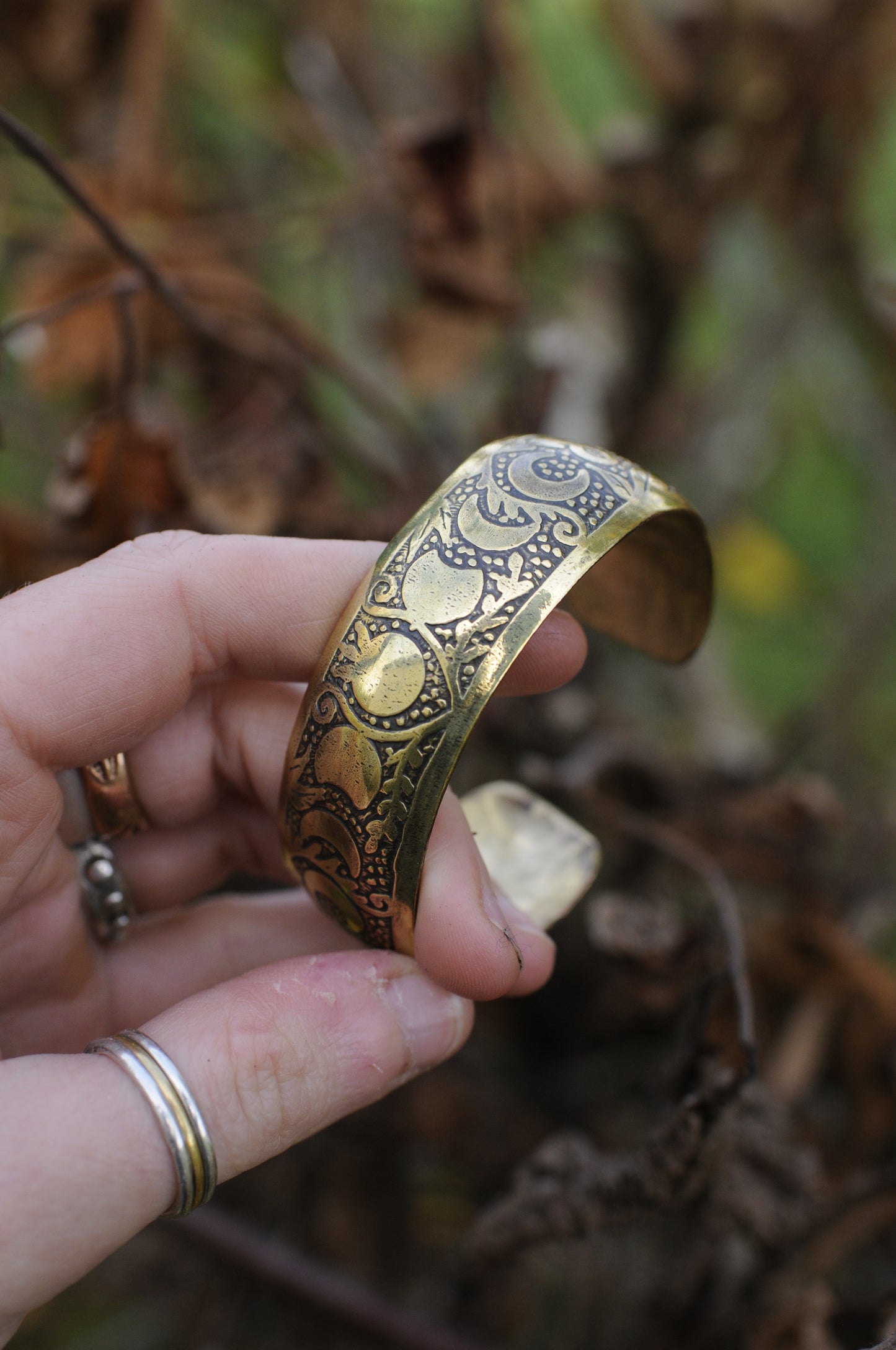 Bracelets laiton gravé bombé G