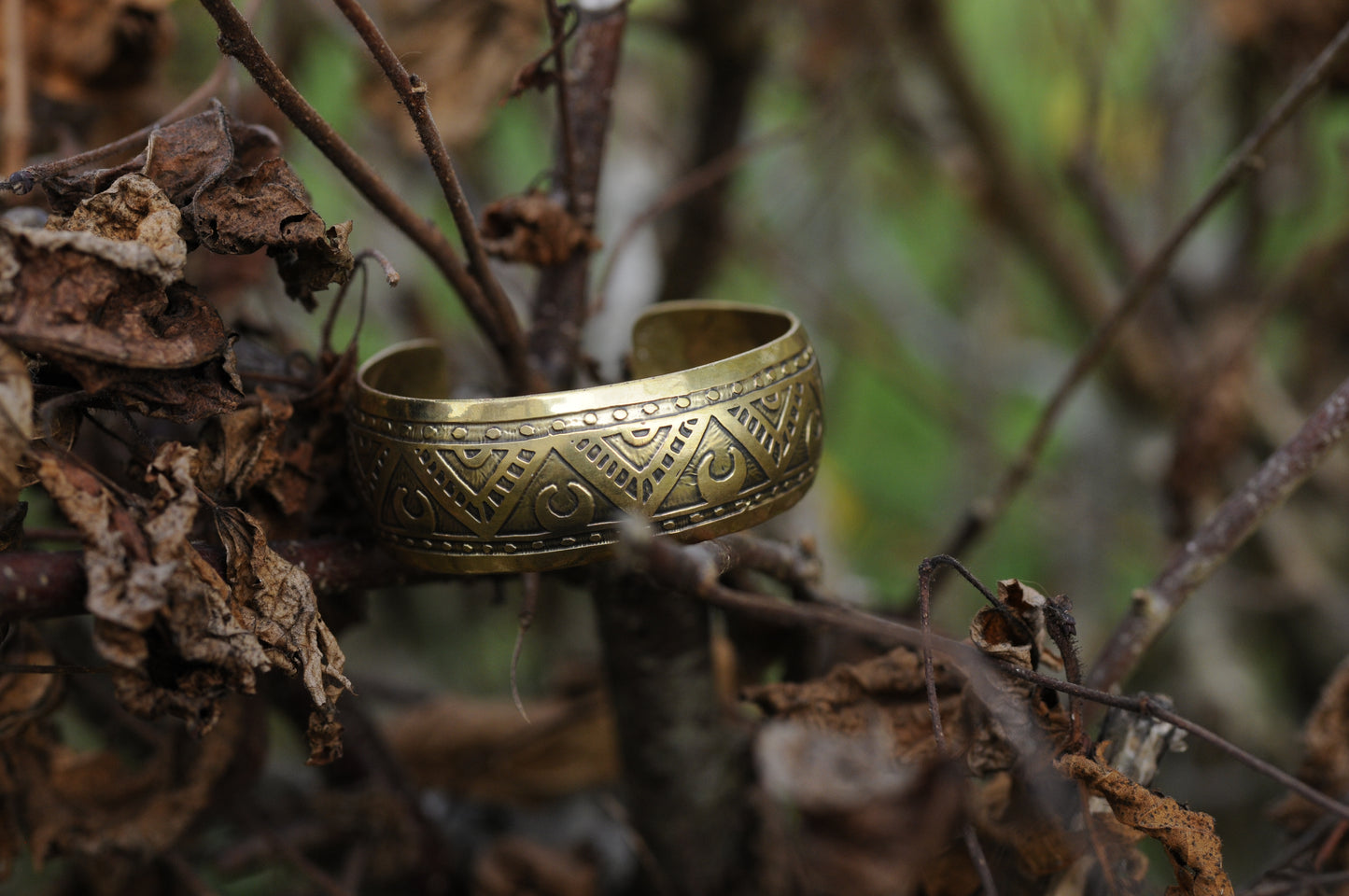 Bracelets laiton gravé bombé J