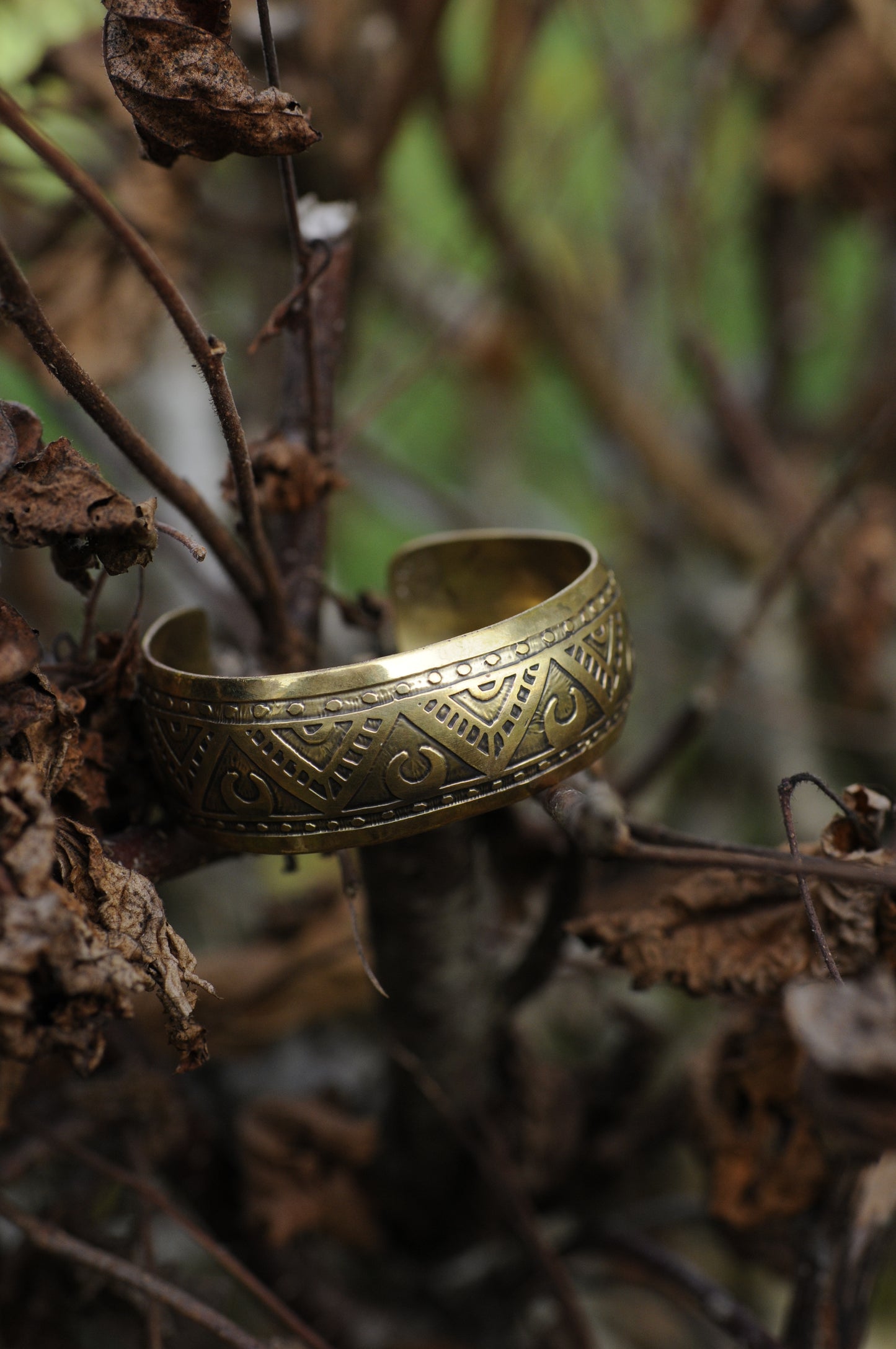 Bracelets laiton gravé bombé J