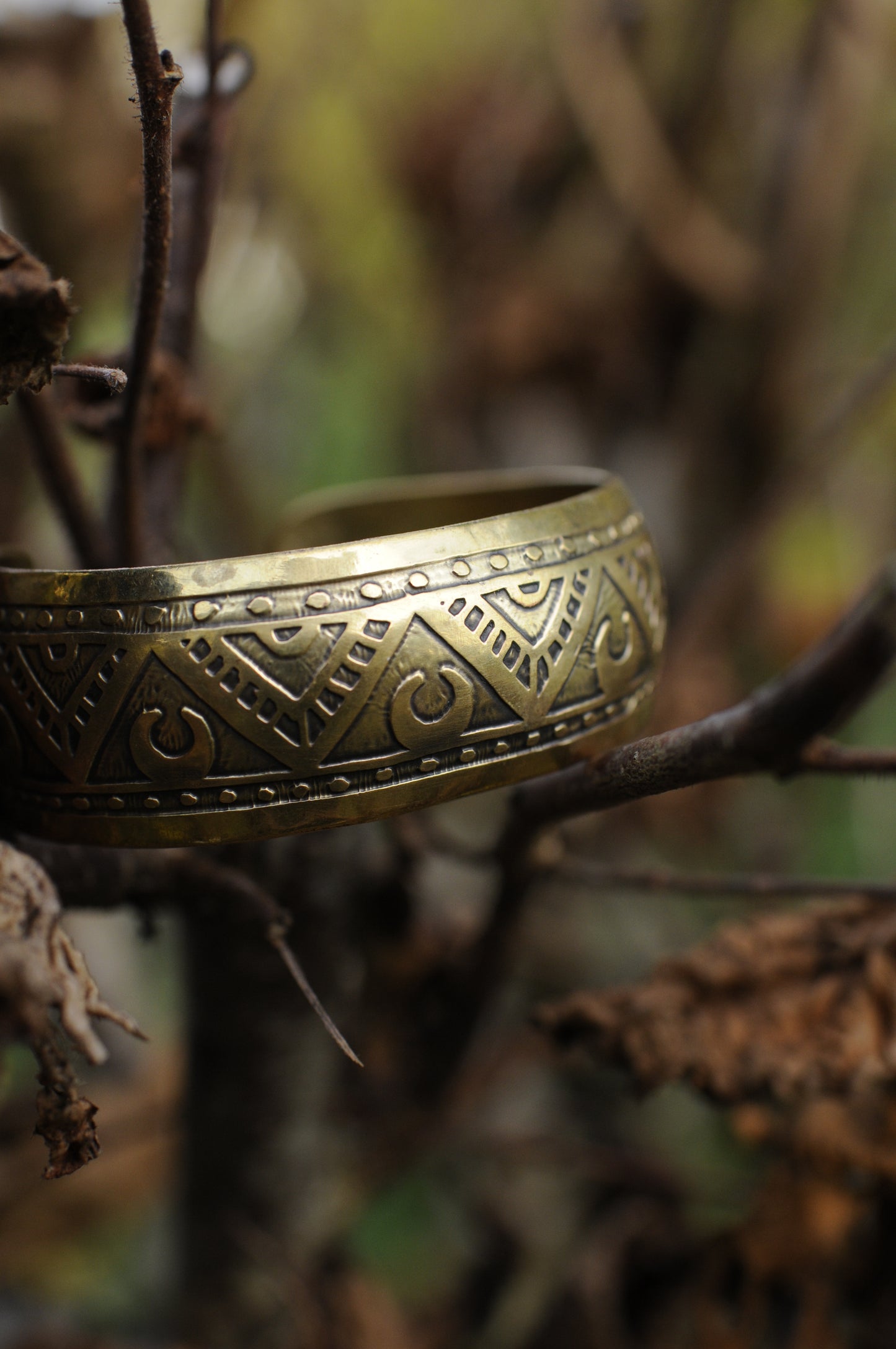 Bracelets laiton gravé bombé J