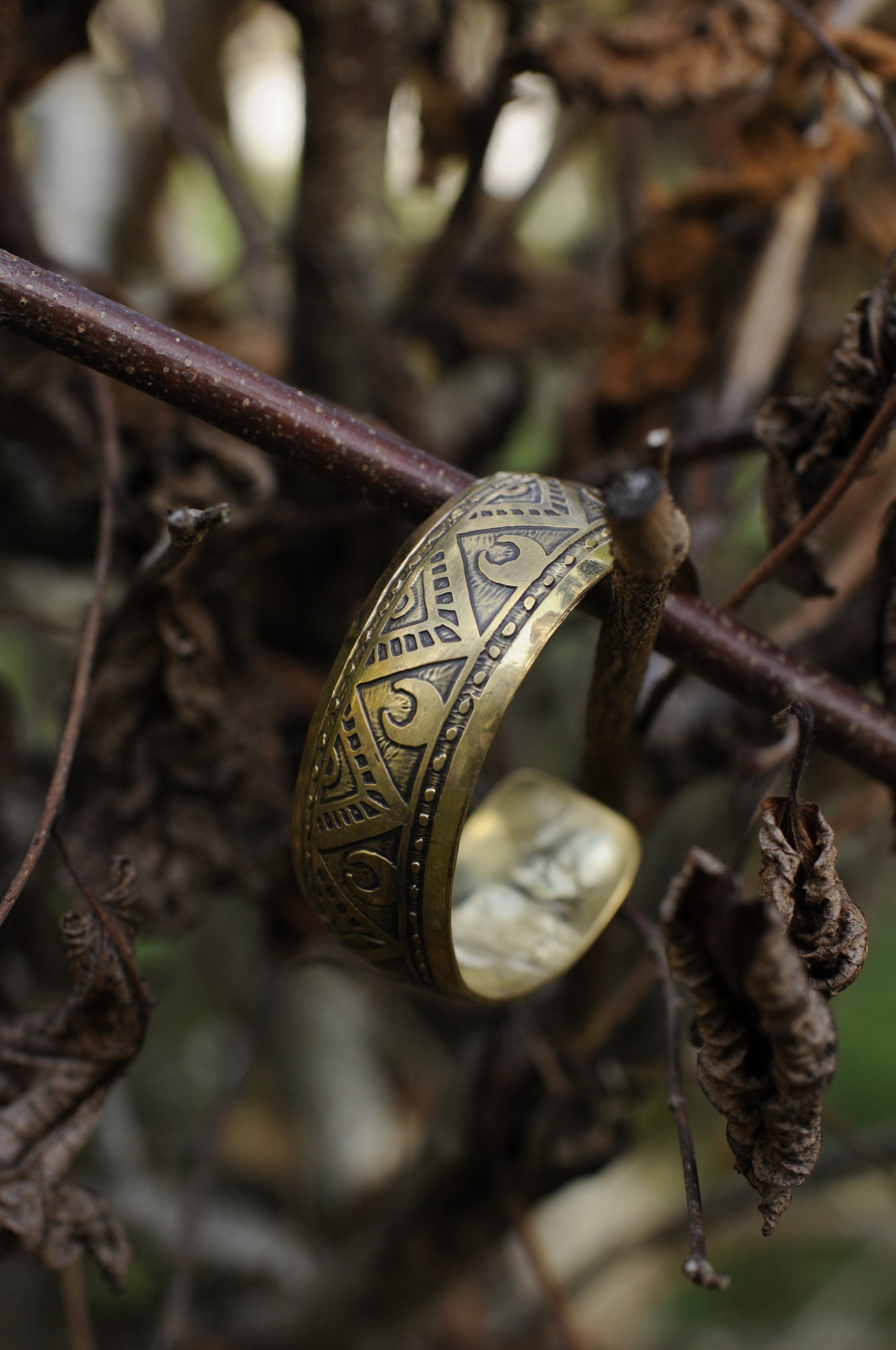 Bracelets laiton gravé bombé J