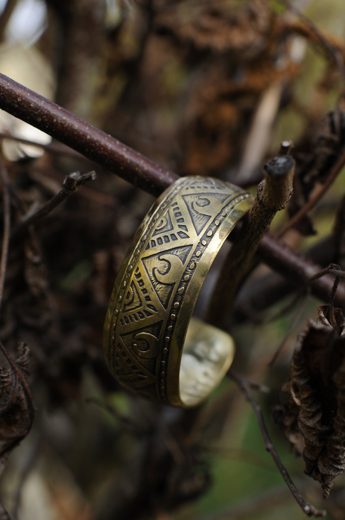 Bracelets laiton gravé bombé J