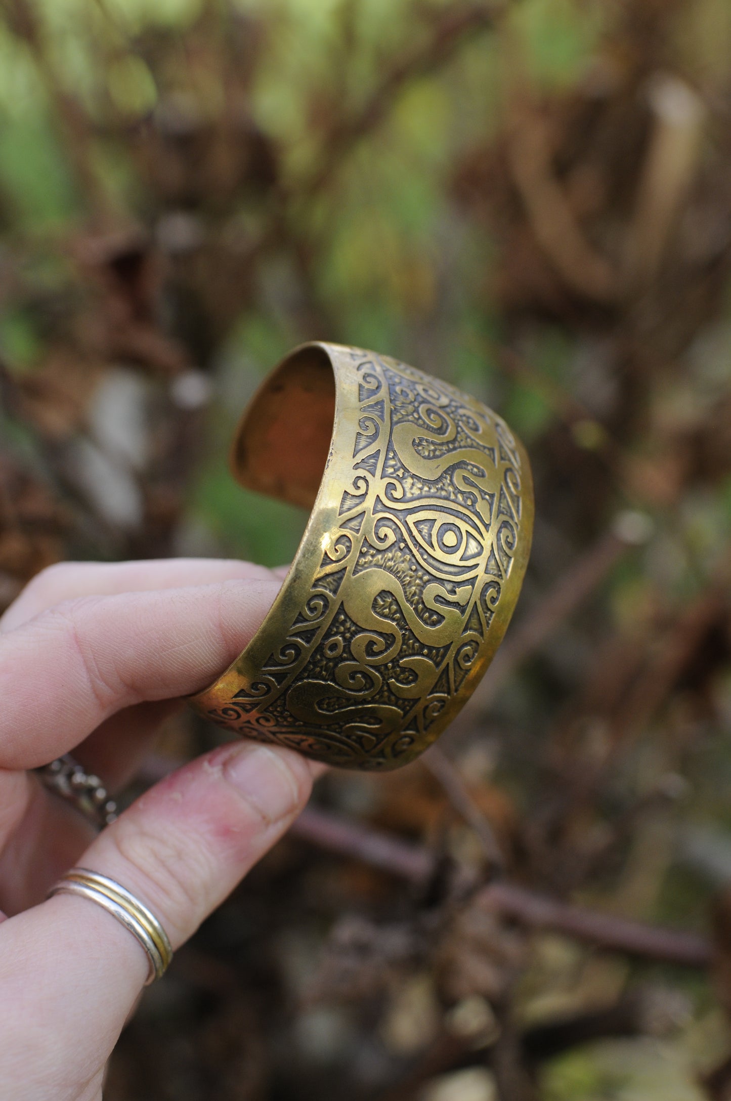 Bracelets laiton gravé bombé Q