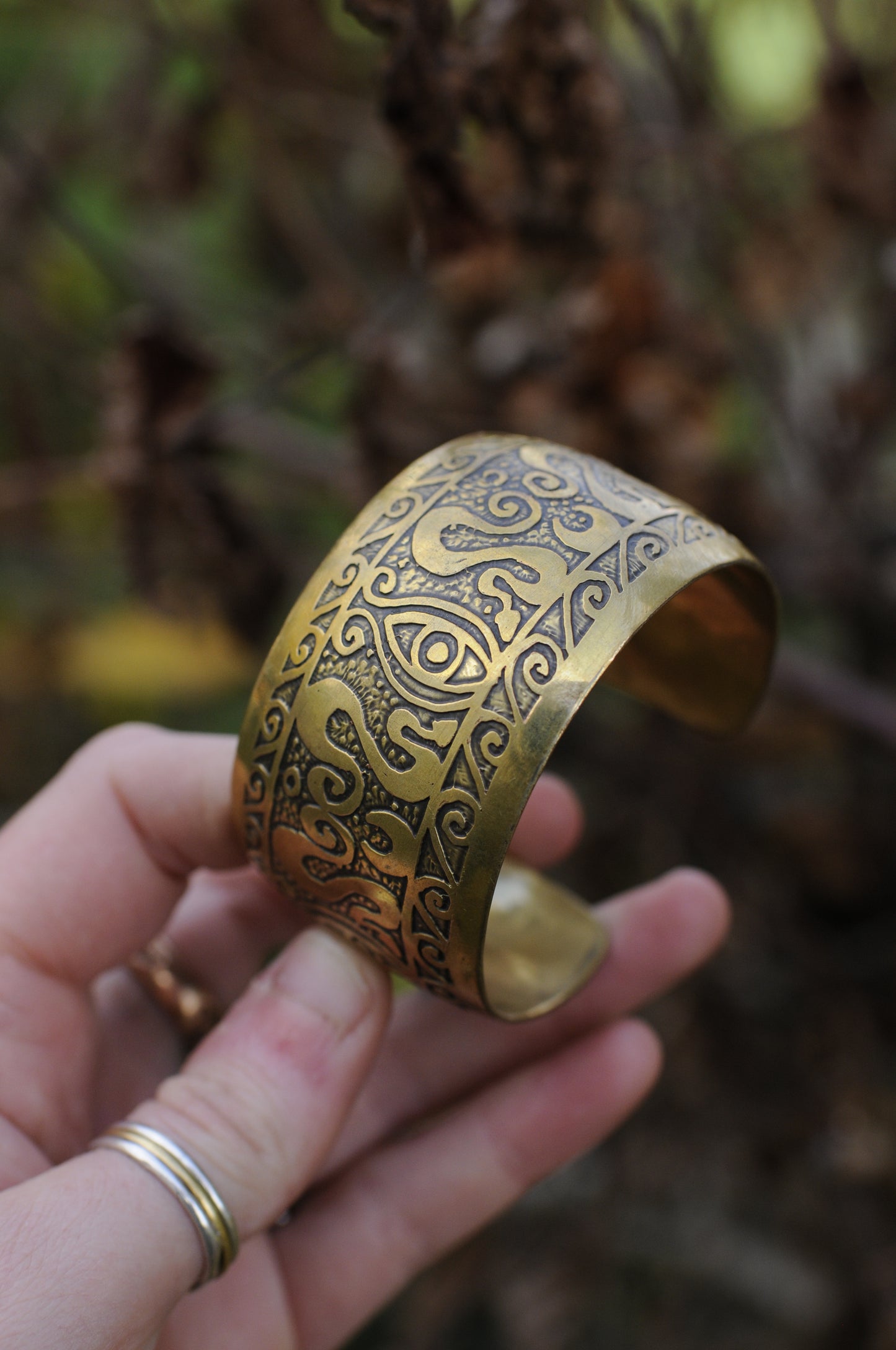 Bracelets laiton gravé bombé Q