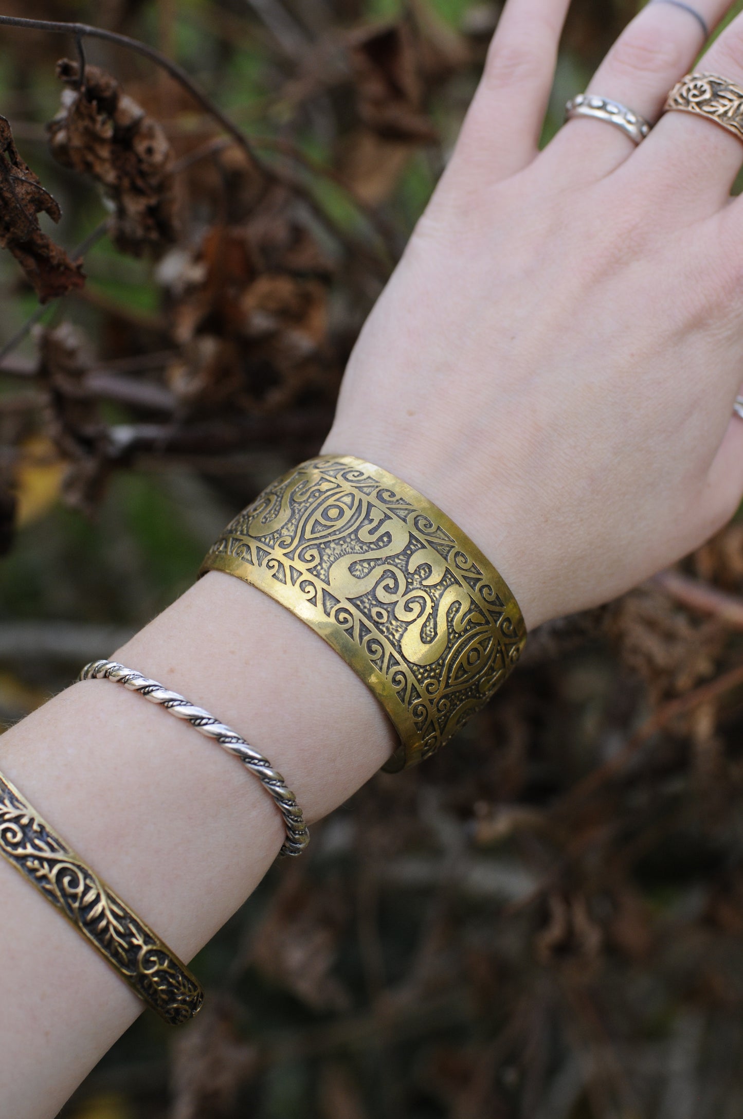 Bracelets laiton gravé bombé Q