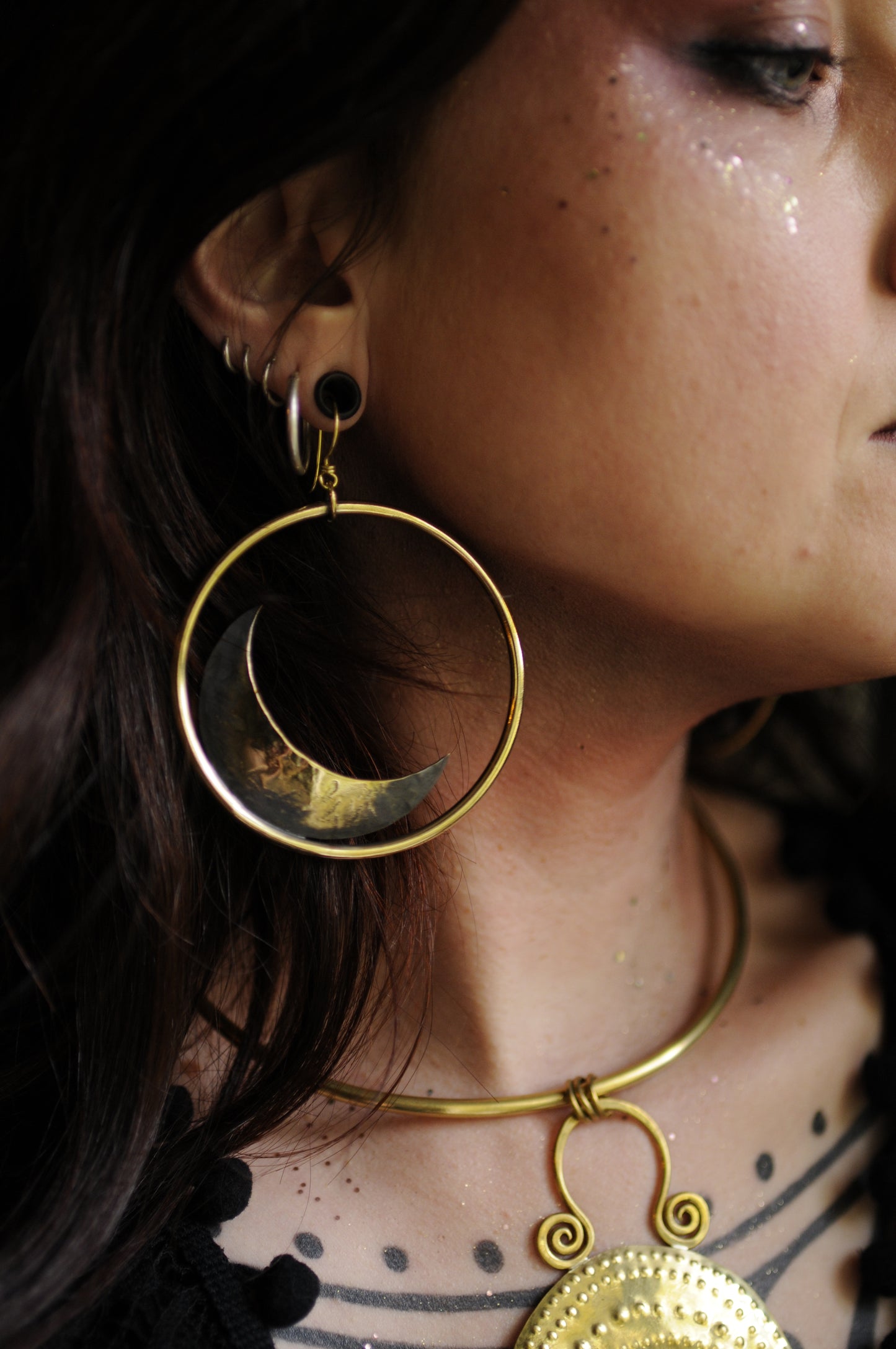 Grandes boucles d'oreilles créoles Eclipse en laiton