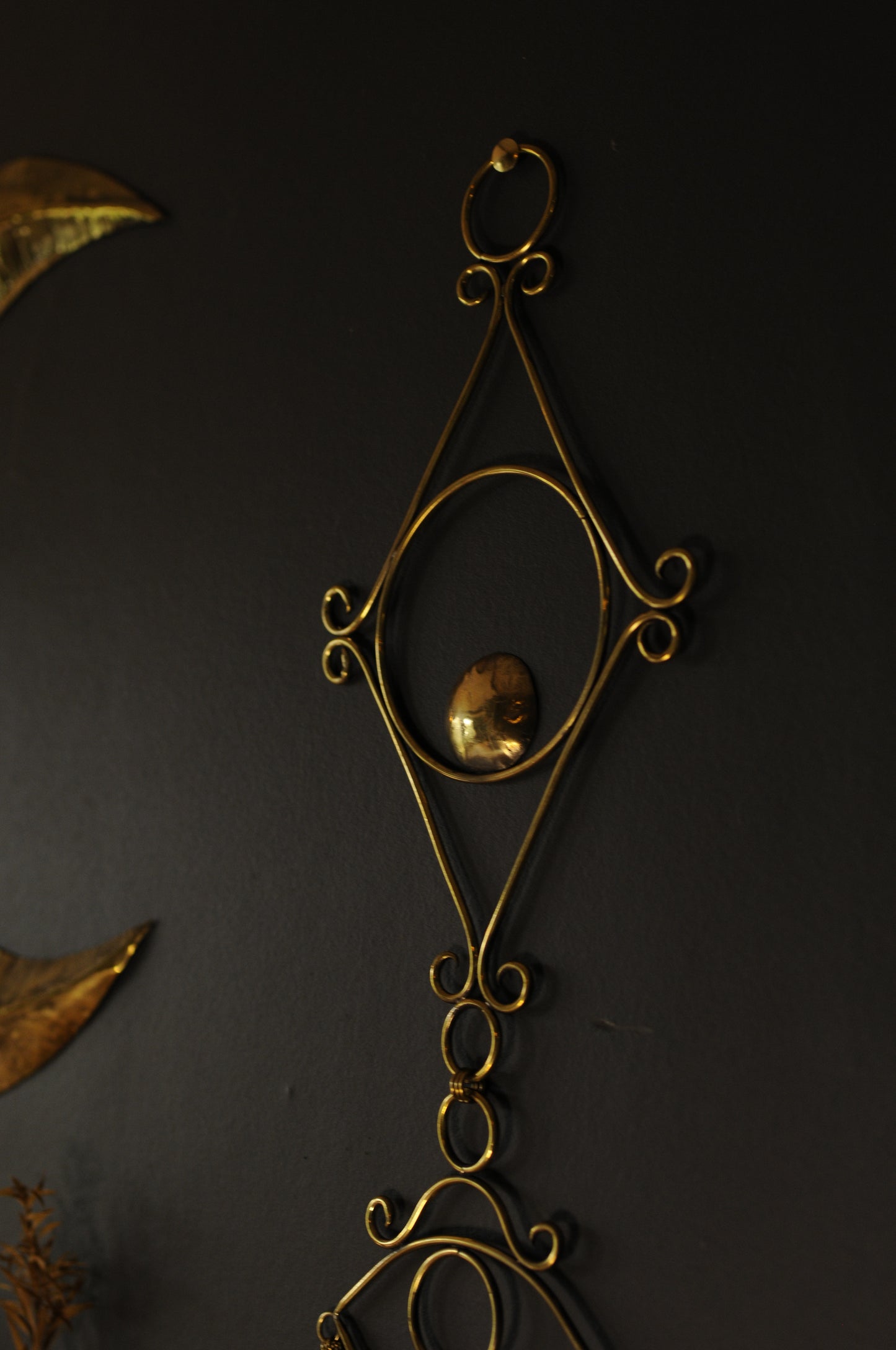 Grande décoration mural Sigils en laiton