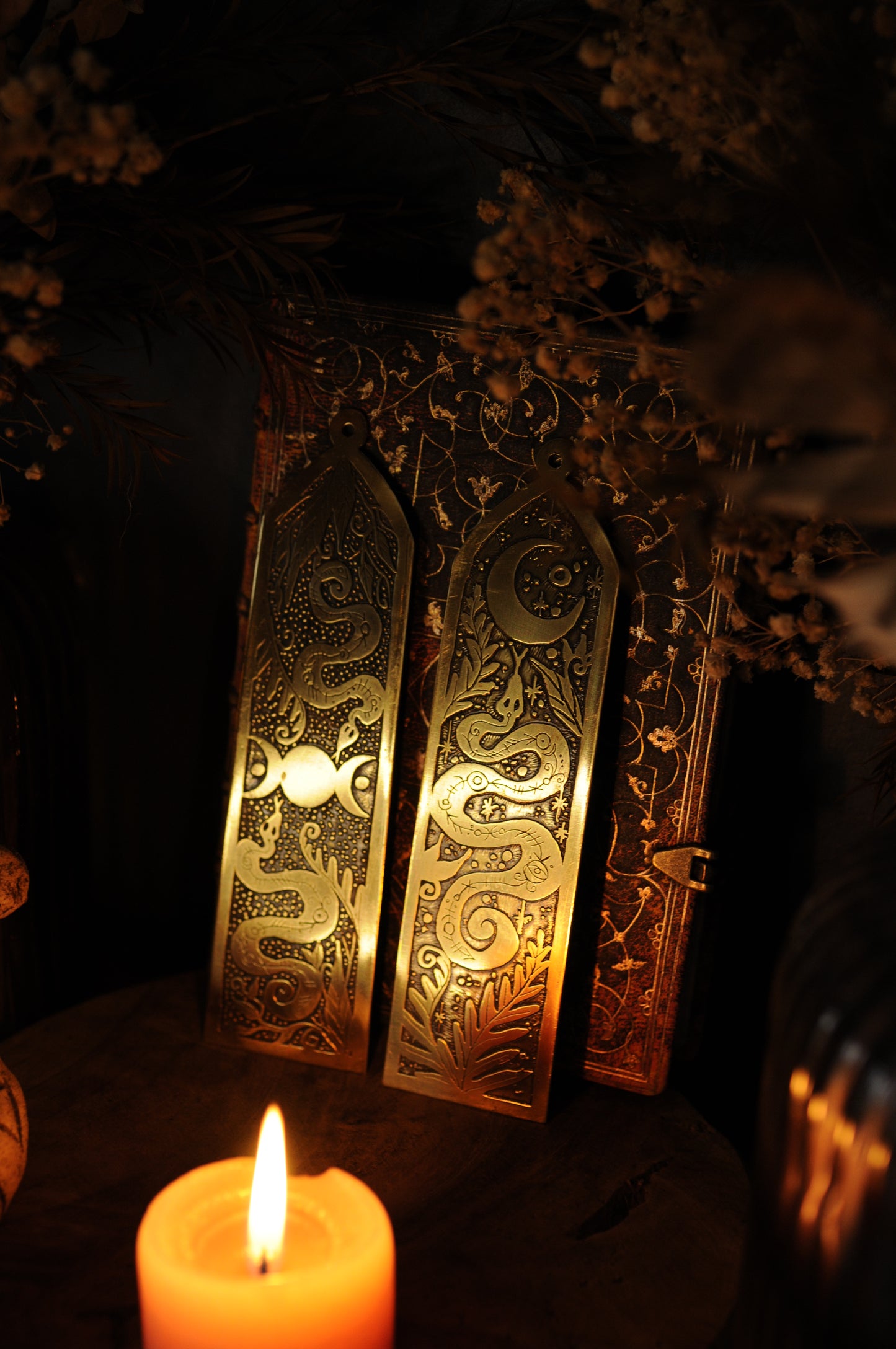 Marque page en laiton gravé Serpents