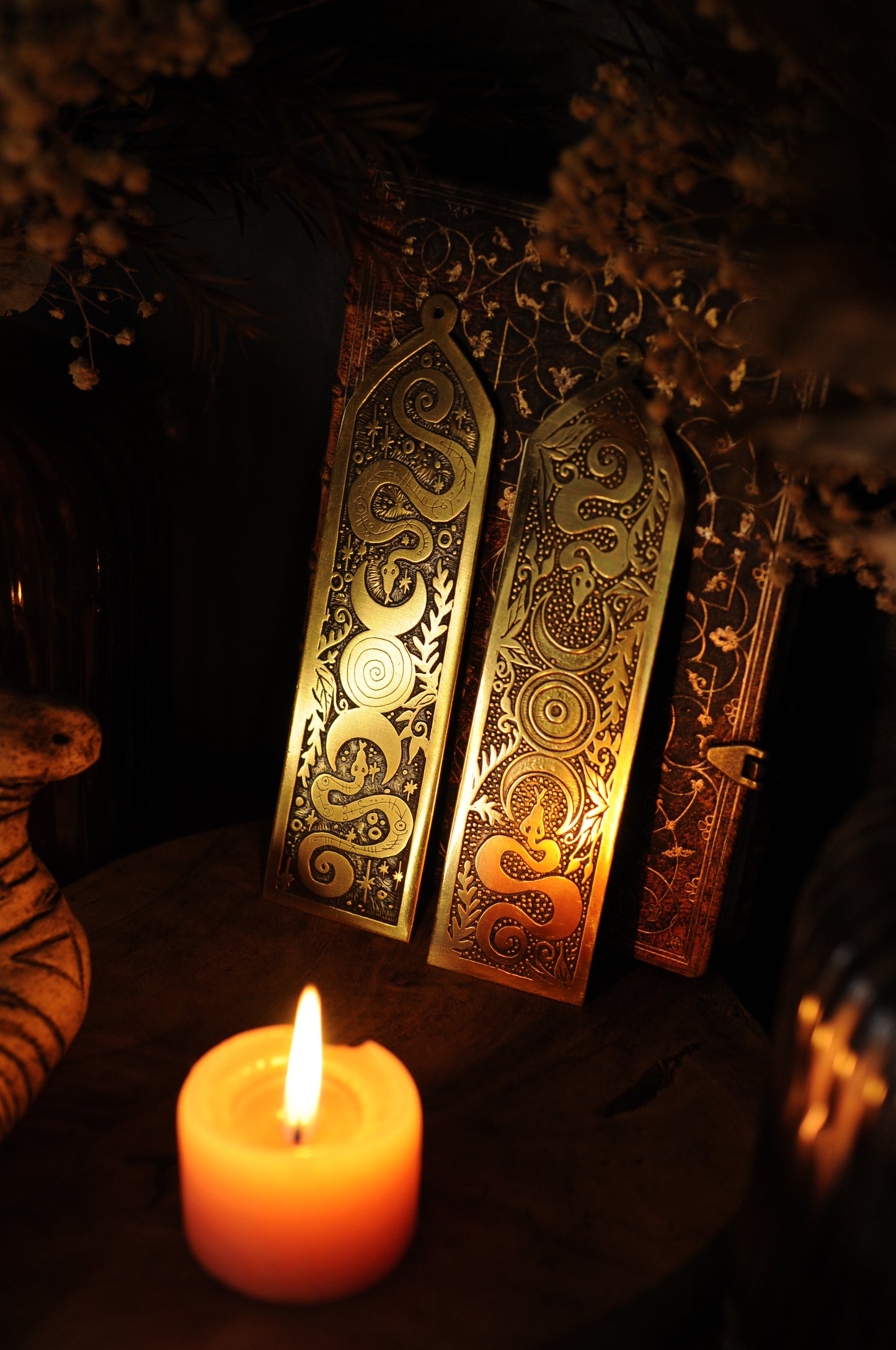 Marque page en laiton gravé Serpents lunes
