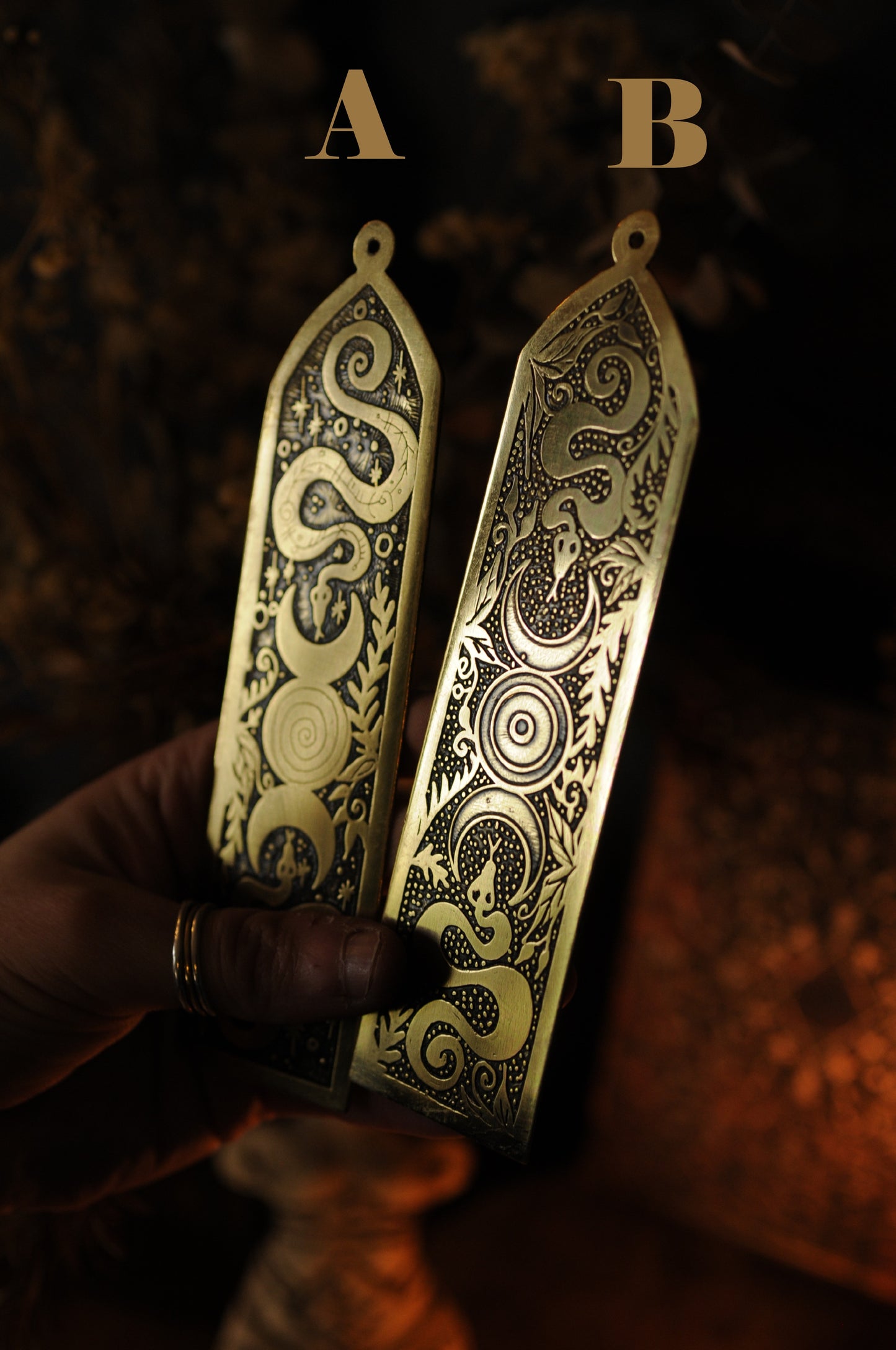 Marque page en laiton gravé Serpents lunes