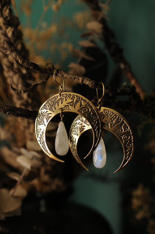 Boucles d'oreilles grandes Nyx gravées avec Labradorites blanches
