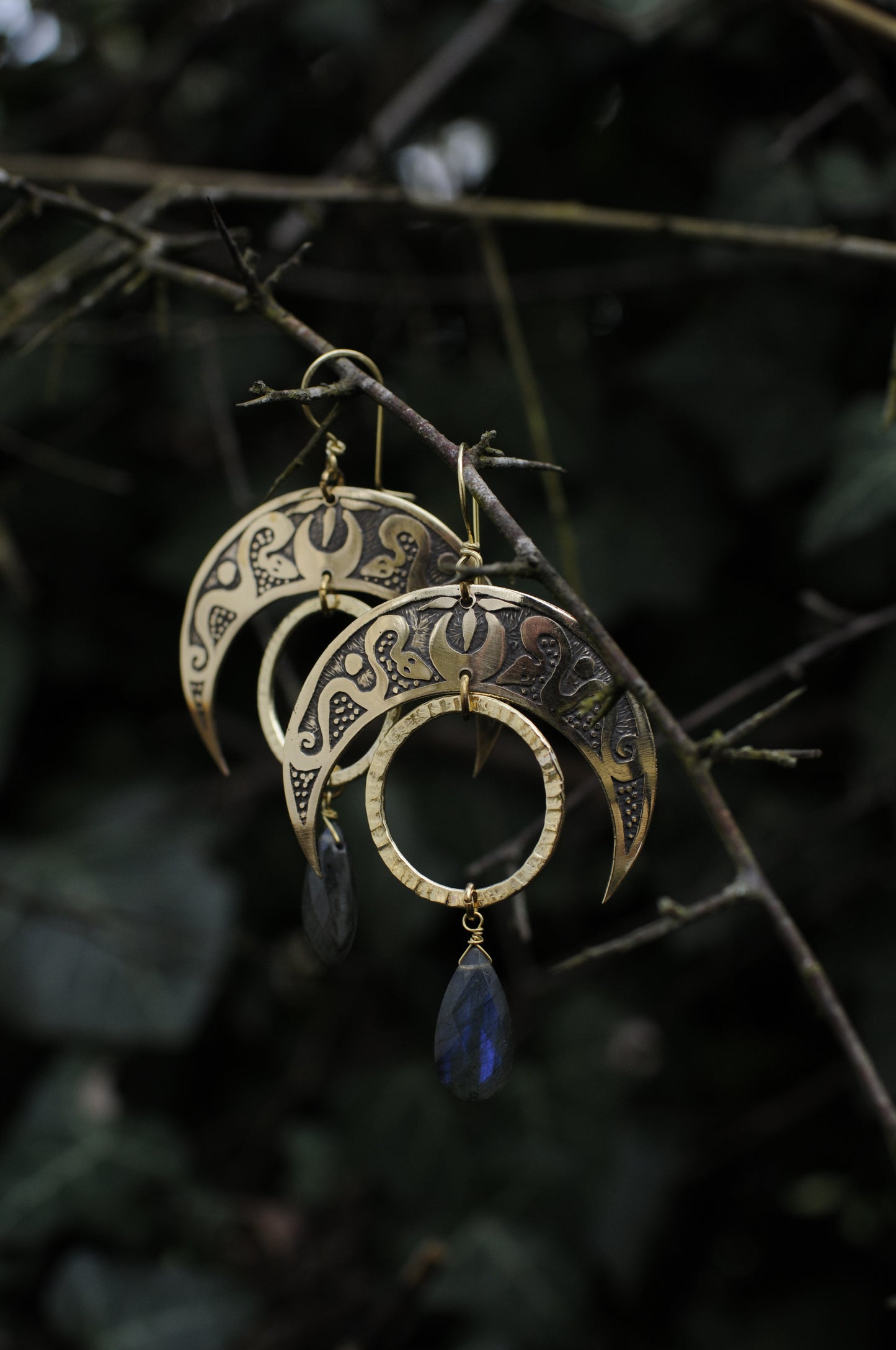 Boucles d'oreilles grandes Maxi Nyx gravées avec Labradorites