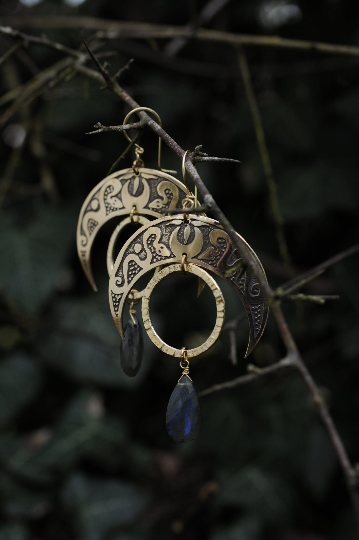 Boucles d'oreilles grandes Maxi Nyx gravées avec Labradorites