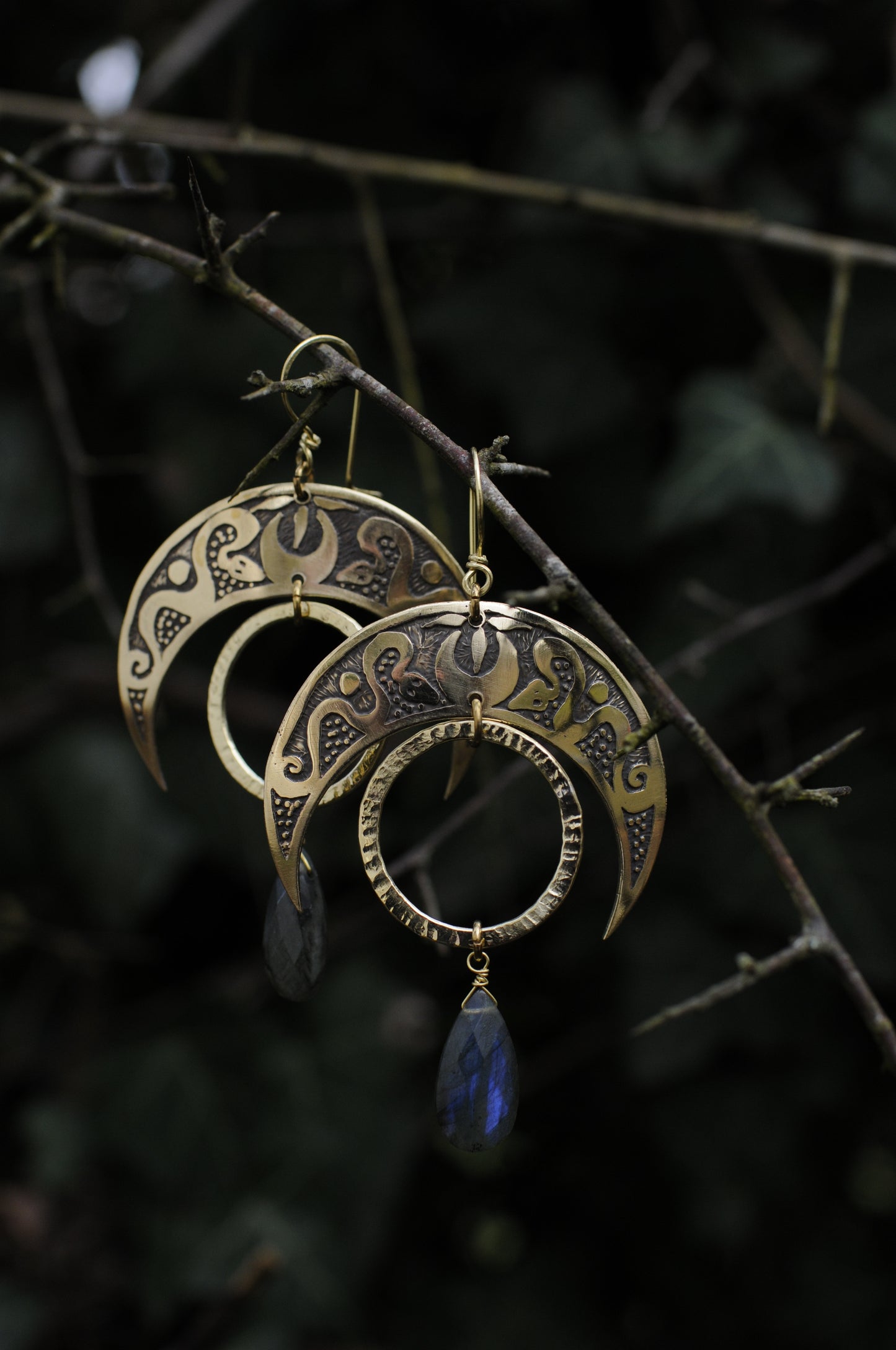 Boucles d'oreilles grandes Maxi Nyx gravées avec Labradorites