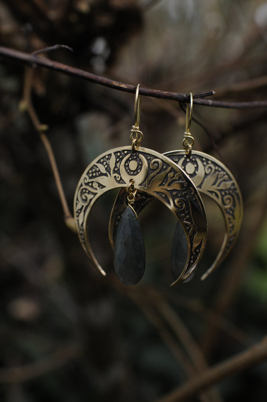 Boucles d'oreilles grandes Nyx gravées avec Labradorites